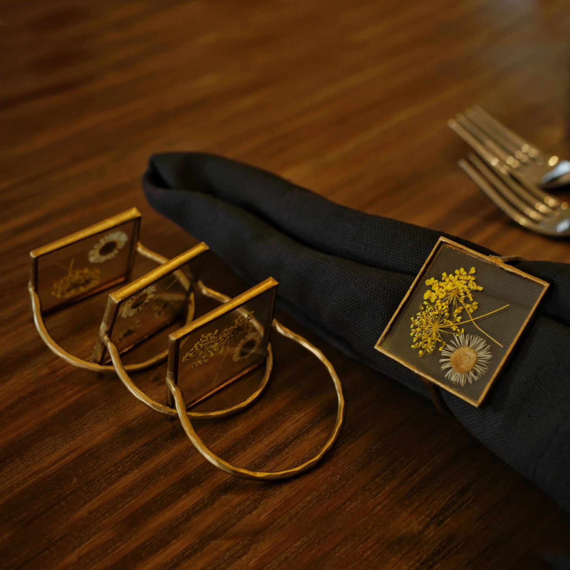Set of 4 Square Handmade Dried Pressed Flower Glass Napkin Rings - ILLUMEANapkin Ring